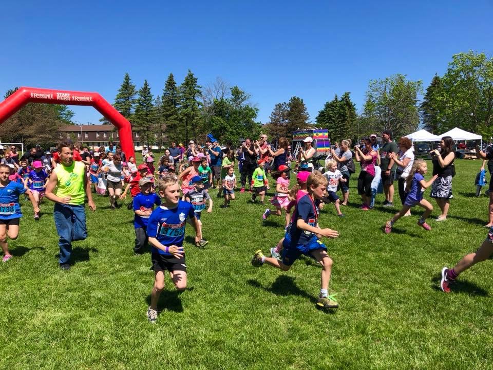 Alt text: Blackburn Fun Run - they're off