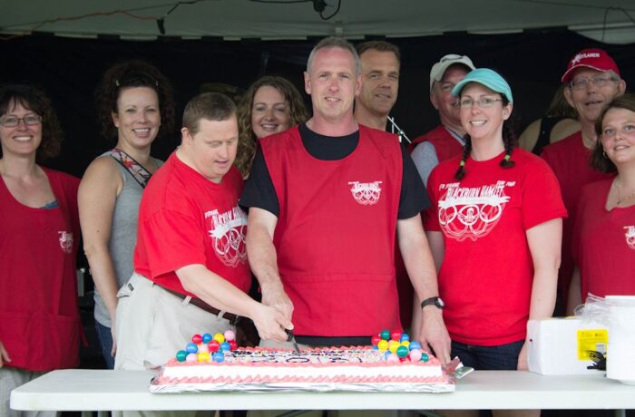 Alt text: 2013_TeamCakeCutting
